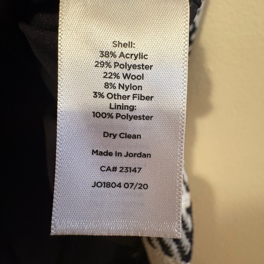 Talbots Black and White Plaid Pencil Skirt
Talbots 
Size :6  BRAND NEW - Picture 8 of 8